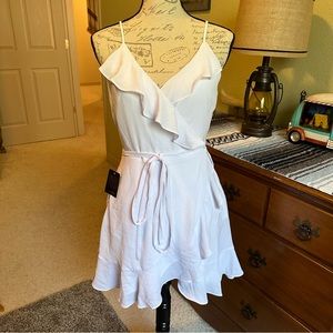 Bebe White Wrap Dress w Ruffles size Small